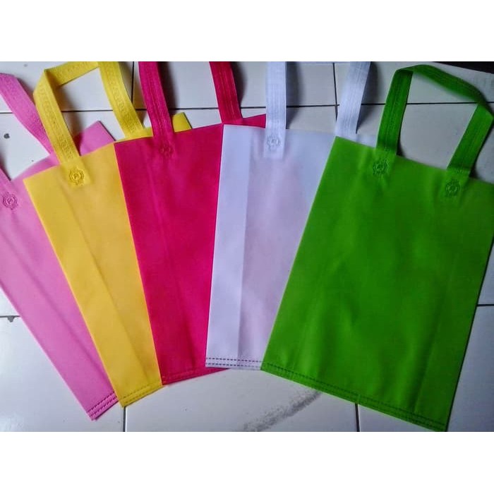 

Tas goodie bag tali 25x35 spunbond tas seminar souvenir kuat murah