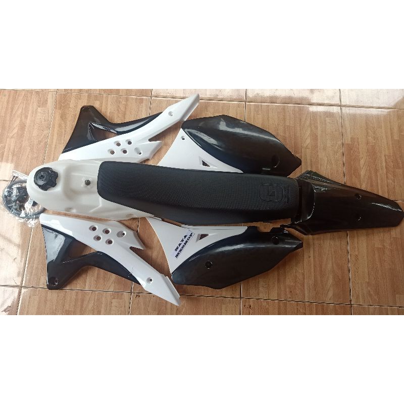 BODY SET KLX GORDON TANPA SPAKBOR DEPAN DAN PAPAN NO MERK GORDON ORIGINAL WARNA HITAM PUTIH