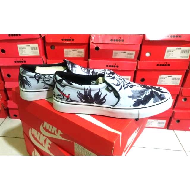 SEPATU JALAN SNEAKERS NIKE COURT ROYALE AC SLIP ON SE ORIGINAL