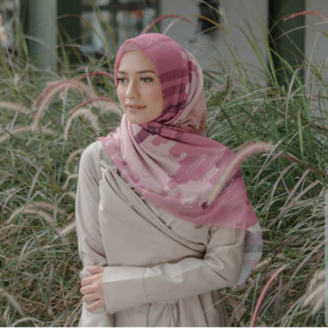 Logo signature scarf by louisaluna