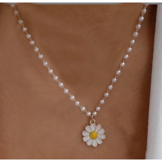 Kalung Choker Hias Liontin Bunga Daisy Mutiara Imitasi Warna Putih Gaya Korea Bohemian Untuk Wanita