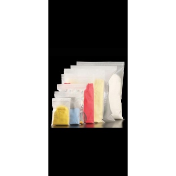 

ziplock tempat menyimpan celana dalam dan kaos kaki