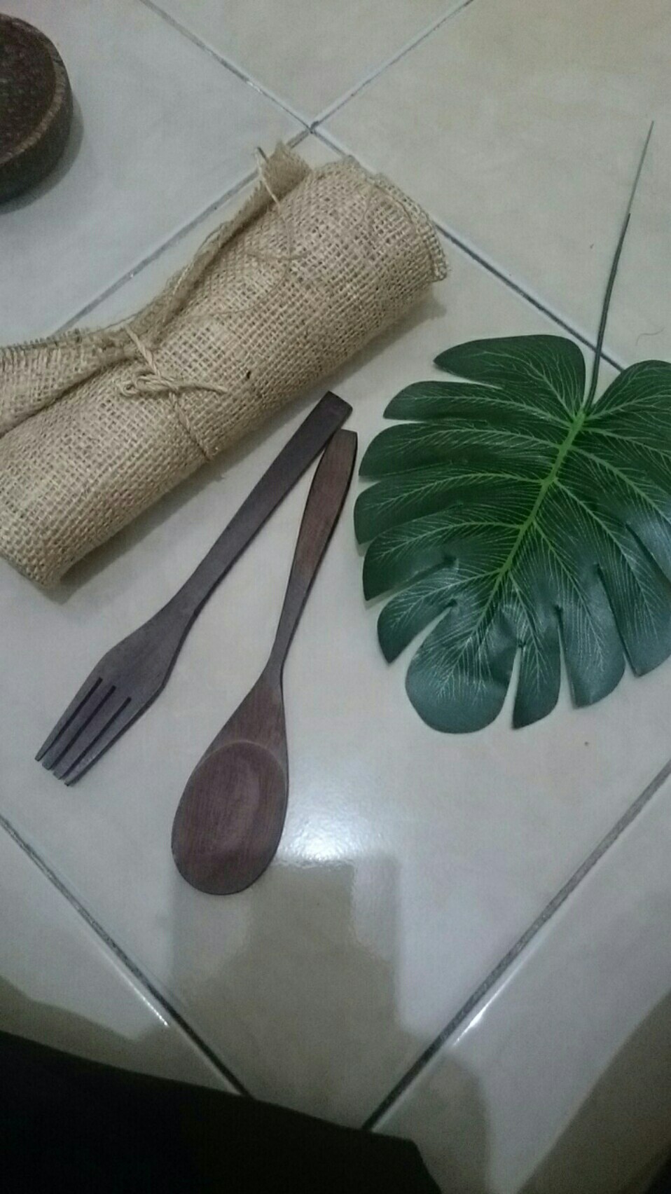 Paket Properti Foto (kain Goni Nat 50cm, Monstera Utuh, Sendok Garpu Kayu Sono S)