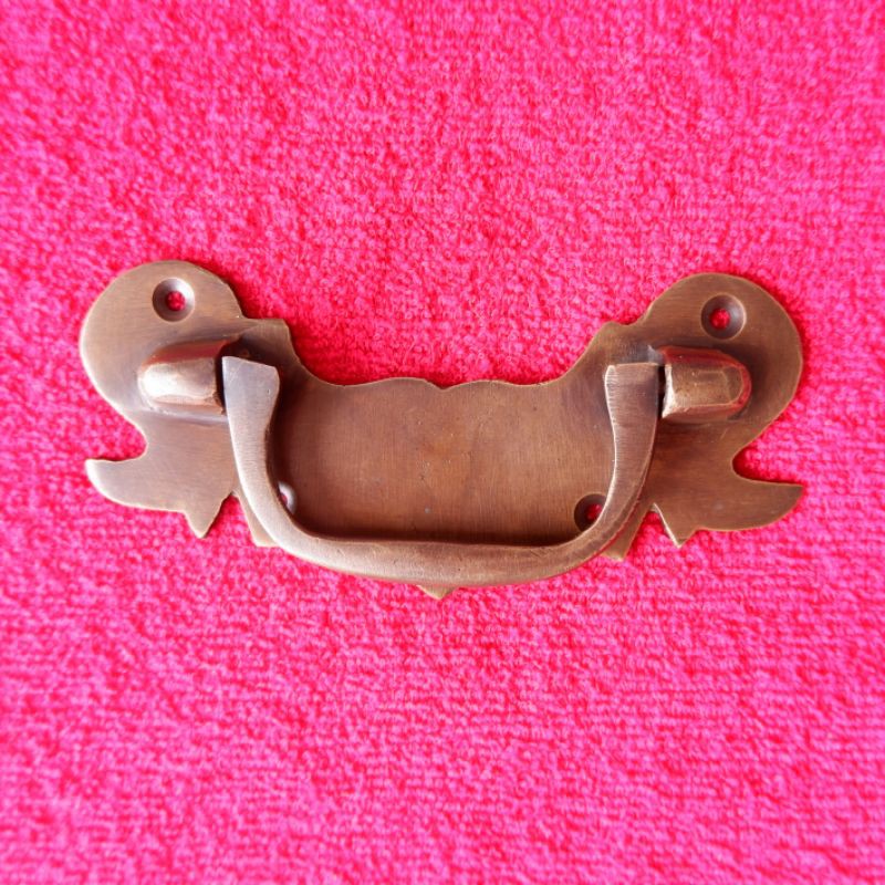 Tarikan Laci Kuningan Antik