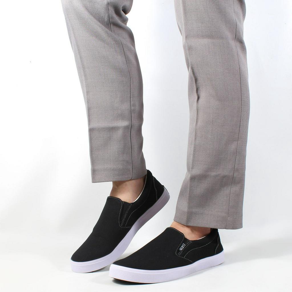 Sepatu Slip On Pria H 3751 AST Brand Hertz Sepatu Casual Kerja Kuliah Hangout Harga Murah Berkualitas Warna Hitam