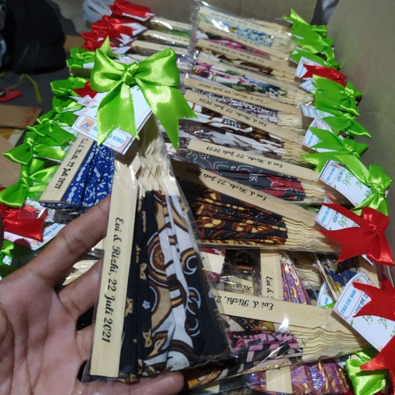 Souvenir Pernikahan Kipas Batik