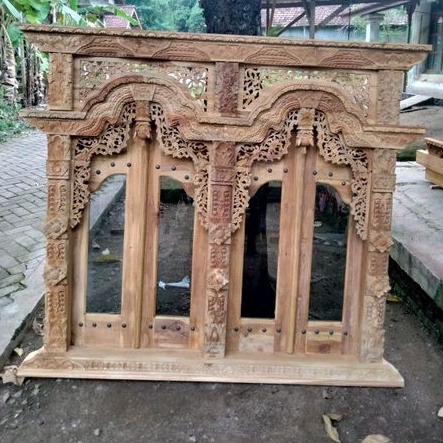 jendela gebyok gandengan jendela ukir Jepara