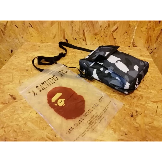 BAPE TAS SELEMPANG AUNTENTIC X BABY MILO JAPAN