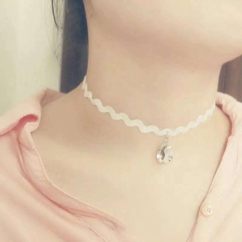 Kalung Choker Putih Style Korea Mix Liontin Permata Warna Warni 423