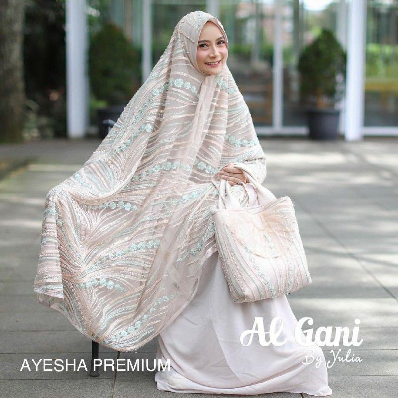 Mukena Syahrini Brukat Gold Mewah