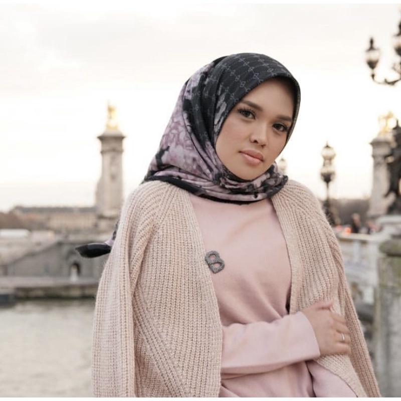 Buttonscarves - Hydrangea Noir Series