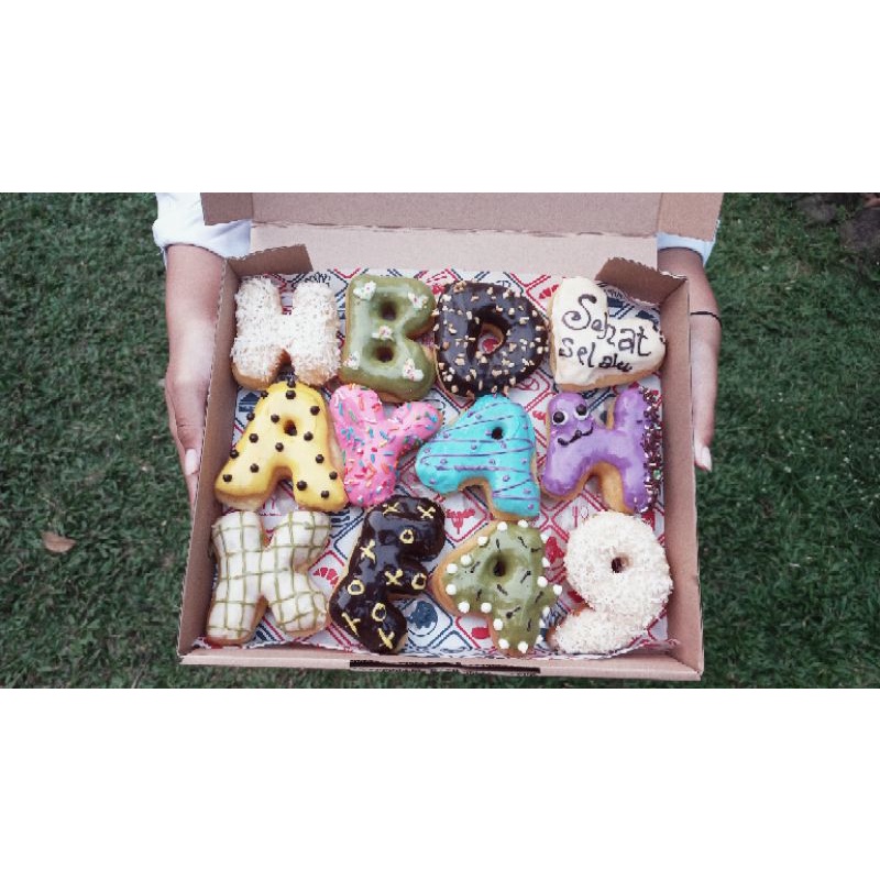 

Donat Huruf Box Isi 12