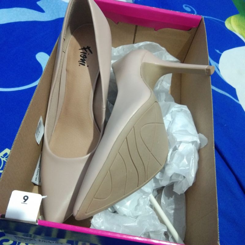 NEW FIONI HABIT HEELS