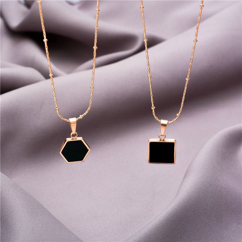 Kalung Titanium Black Square Wanita Korea