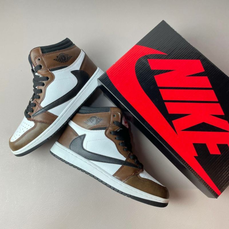 FREE SOCKS NIKE AIR JORDAN x TRAVISCOOT BROWN LEATHER