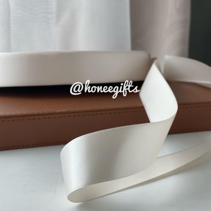 

Pita Satin Import Premium Quality Tebal Mengkilap Mewah Exclusive Kado 009