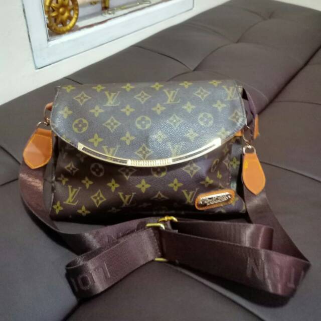 (Preloved/second) Tas lv louis vuitton / sling bag / clutch lv
