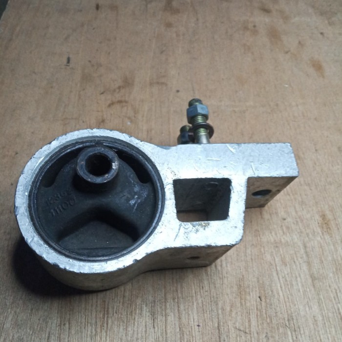 engine mounting kanan toyota Corolla ee90