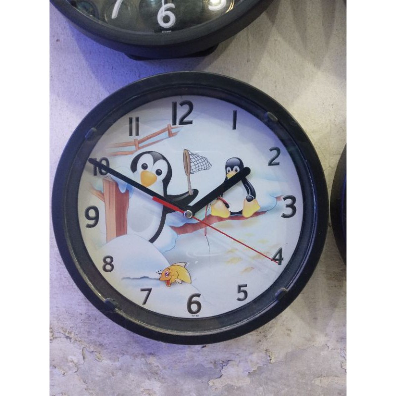 JAM DINDING ONTIME KARTUN LUCU PINGUIN