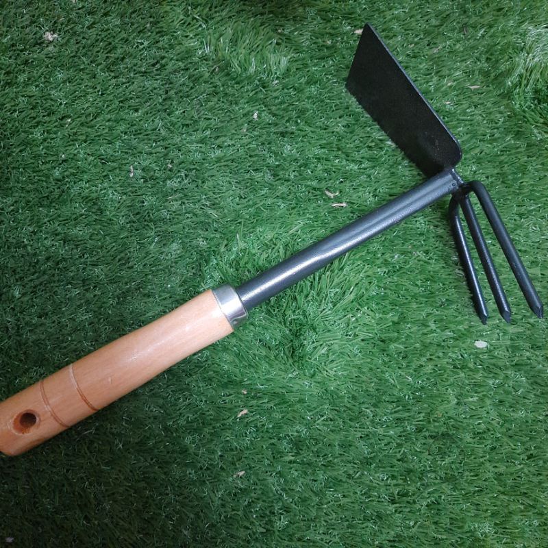Garpu Tanah / Cangkul / Pacul besi gagang kayu