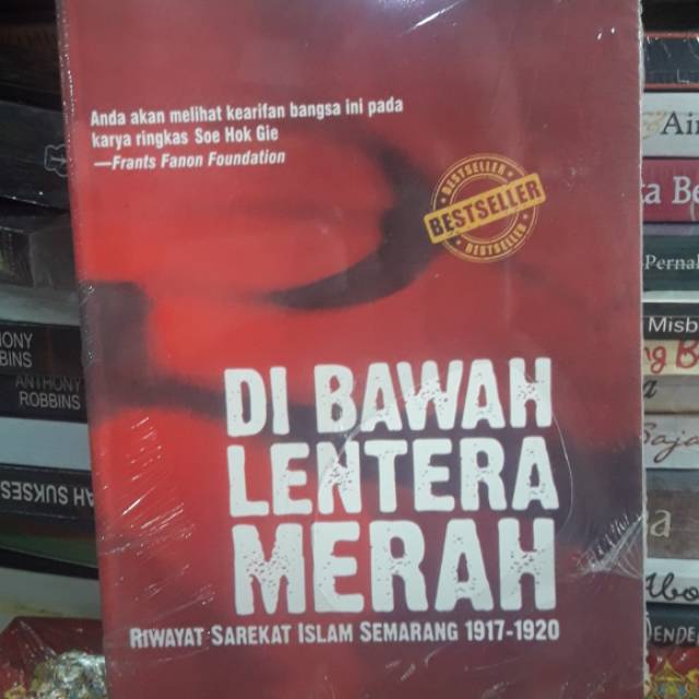 Di bawah lentera merah