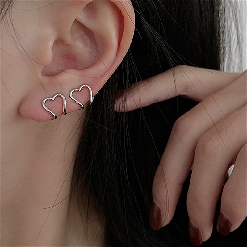 Anting Klip Bentuk Hati Model Hollow Warna Silver Untuk Wanita