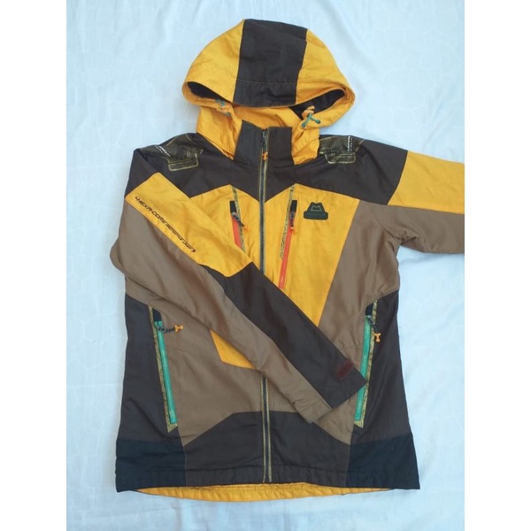 Jaket Mountain Equipment