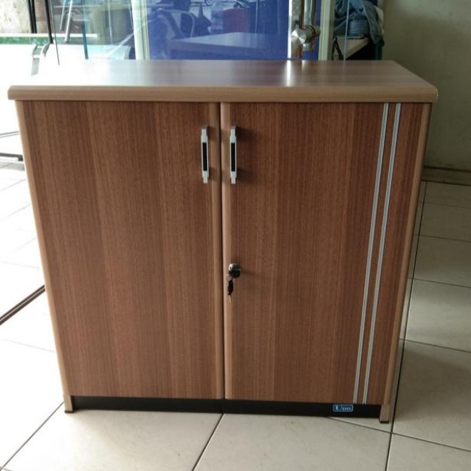 

LEMARI ARSIP LEMARI BUKU UNO UST 8470 WALNUT