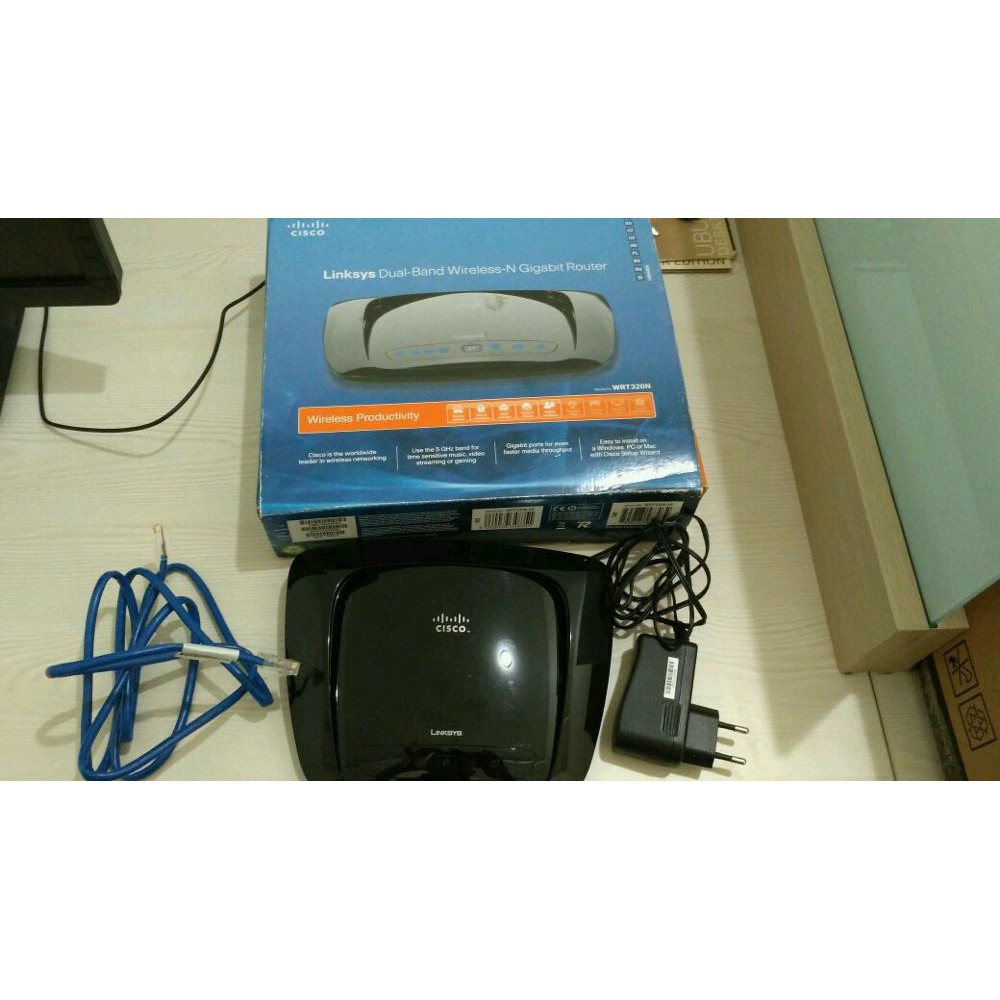 CISCO Linksys Dual-Band Wireless-N Gigabit Router WRT320N support DD-WRT ex-Singapore