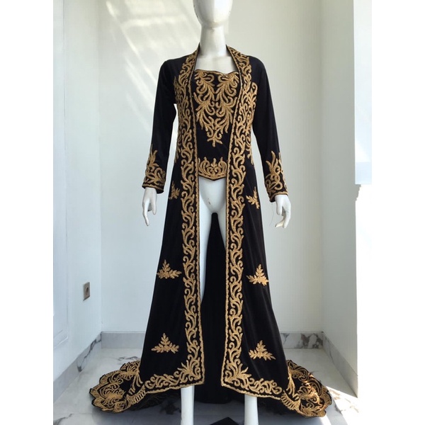 Kebaya pengantin bludru