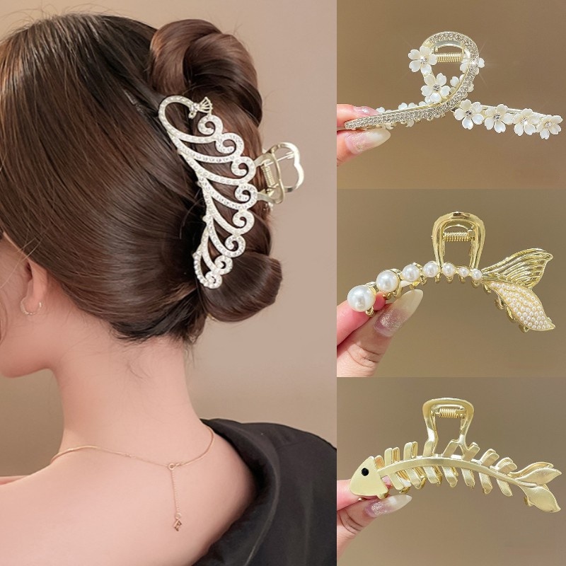 2 / 3pcs Jepit Rambut Bentuk Hiu Besar Bahan Metal Aksen Berlian Imitasi Gaya Korea Untuk Wanita