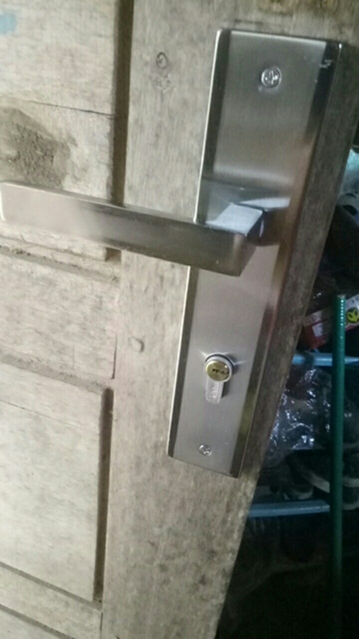 Kunci Pintu Besar Kotak Komplit