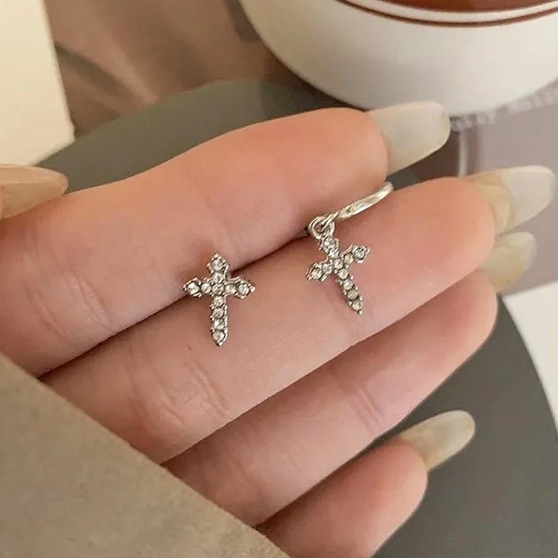 Anting Tusuk Gantung Wanita Desain Salib Hias Kristal Gaya Punk / Retro / Gothic Untuk Pesta