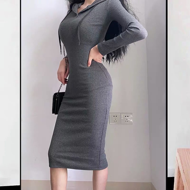 Red Baru Feminin Slim Fit Stretch Dress Olahraga Kasual Menampilkan Tubuh Seksi Eropa dan Amerika Berkerudung Mid-Length Pack Hip