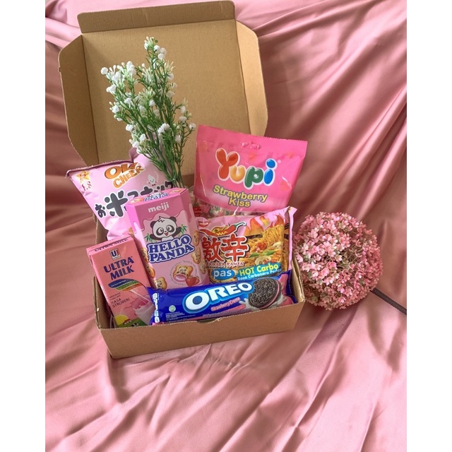 

SNACK BOX PINK EDITION | HAMPERS | KADO | BIRTHDAY GIFT | WISUDA FREE BTS PHOTOCARD