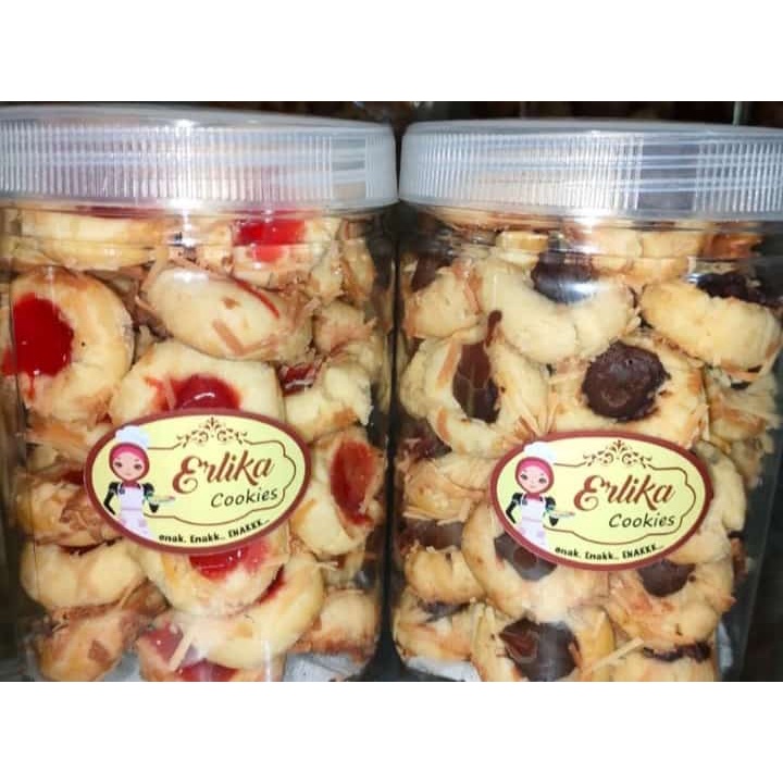 

THUMBPRINT STRAWBERRY DAN COKELAT 400 GRAM ERLIKA COOKIES