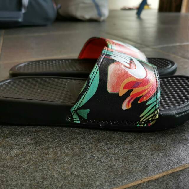 nike flower sandals