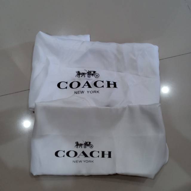 Dustbag Coach Bahan Satin