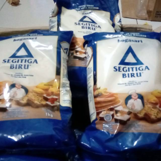 

Tepung Terigu segitiga biru 1 kg original