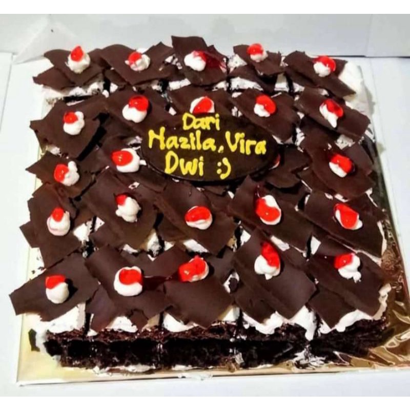 

Brownies bolu potong coklat full keju Blackforest strawberry full Costum cod Depok murah reseller dropships