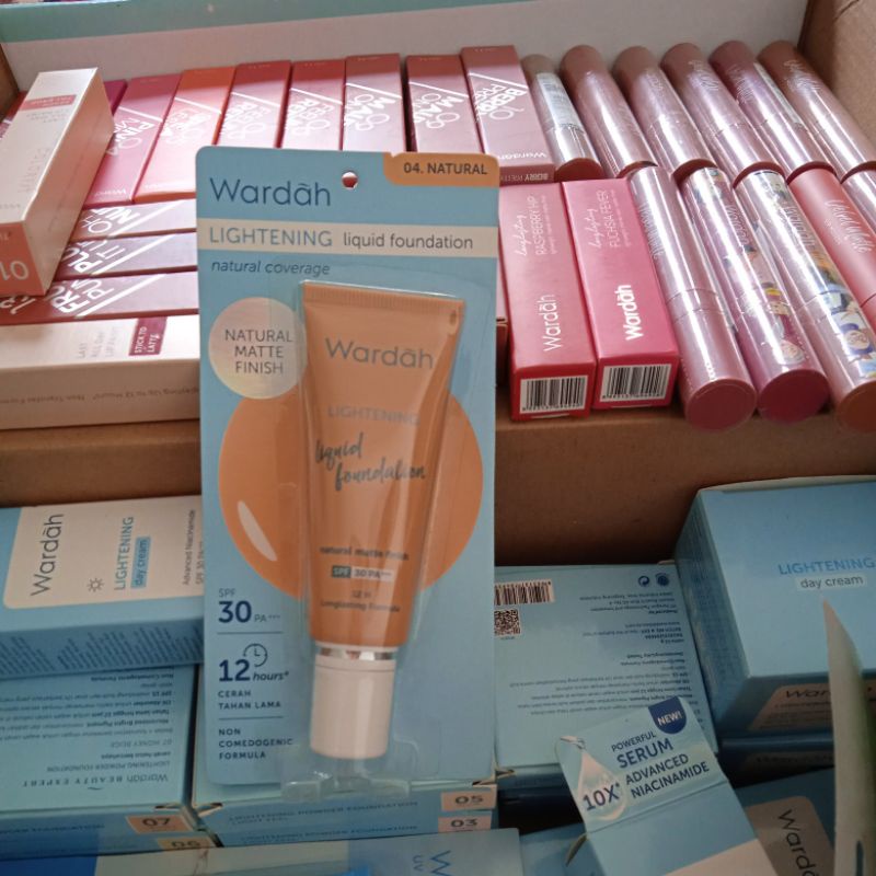 Wardah Lightening Liquid Foundation 04 NATURAL