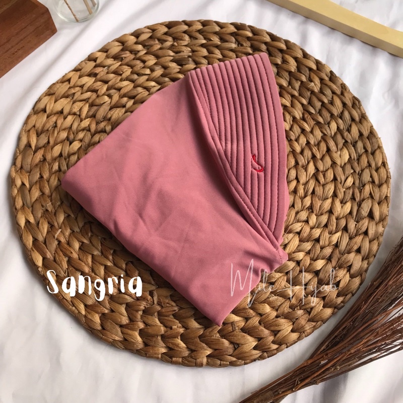 Bergo Hamidah Jilbab Jersey Menutup Dada Kerudung Olahraga Instan Premium-Sangria