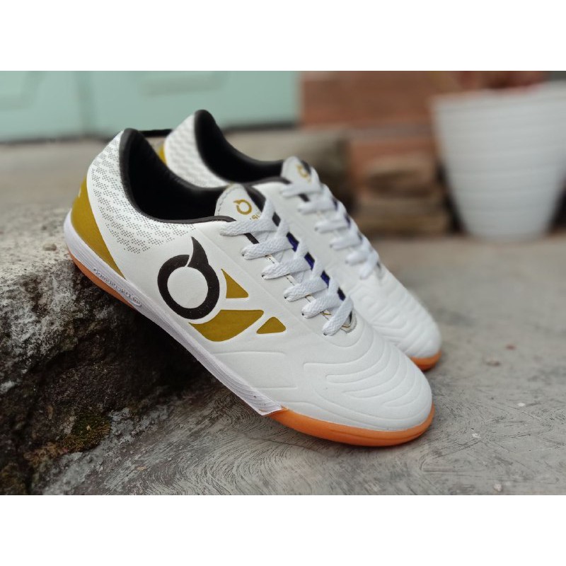 SEPATU FUTSAL ORTUS PUTIH GOLD SEPATU OLAH RAGA PRIA SEPATU GRADE ORI SEPATU IMPOR IMPORT SEPATU SEP