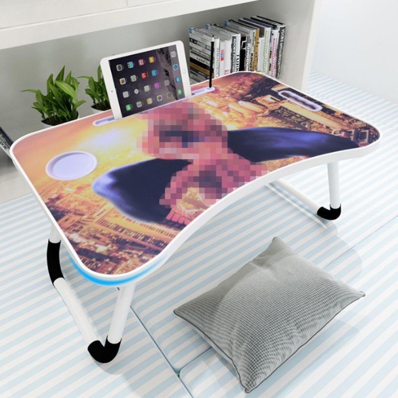 Meja latop/Mejakarakter