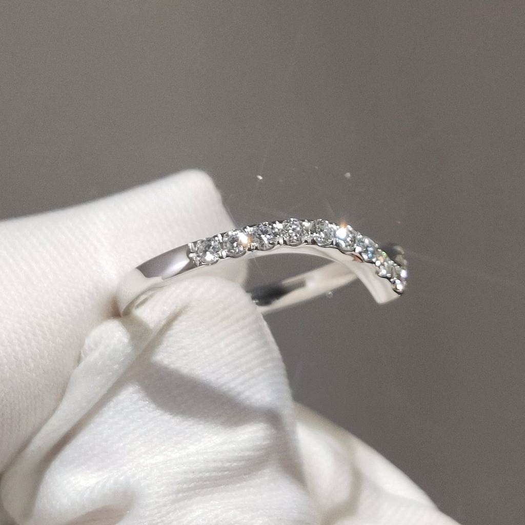 Cincin Berlian Bentuk V Warna Emas Dan Silver Gaya Korea Ukuran 1.8cm Untuk Wanita