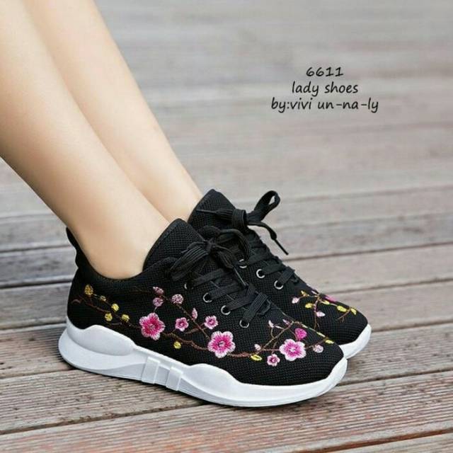 Flower Sepatu Sneaker Wanita