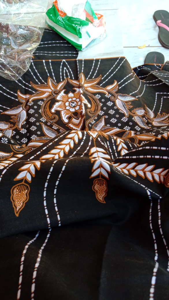 Kain Batik Solo Motif Gunungan Akar Warna Coklat