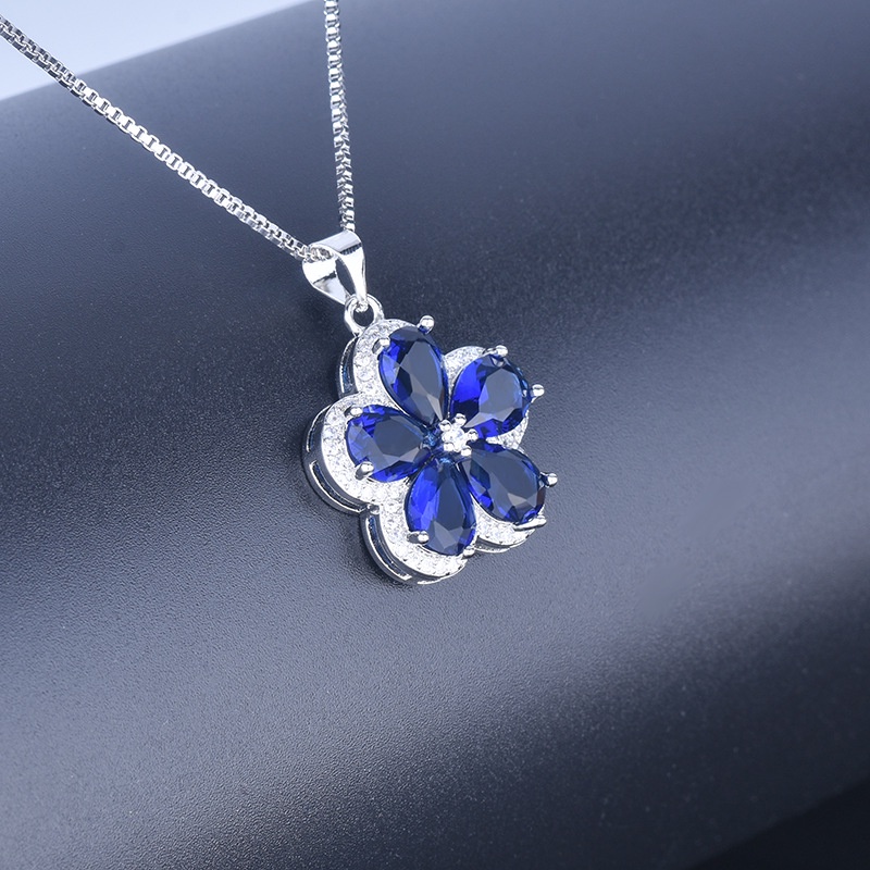 [Ready Stock]Fashion New Inlaid Color Gemstone Necklace Parthenocissus Grass Pendant