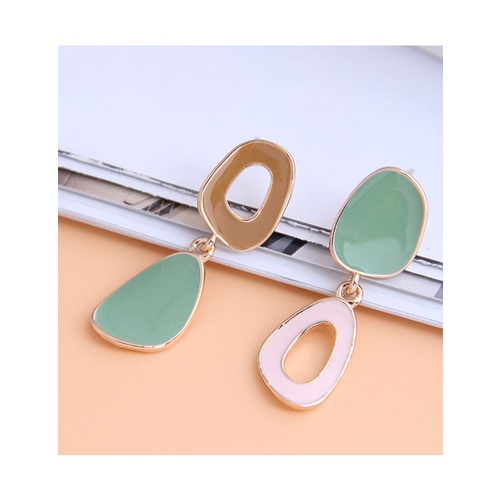 LRC Anting Tusuk Fashion Green Contrast Geometric Drop-shaped Oil Drop Hollow Earrings A61291