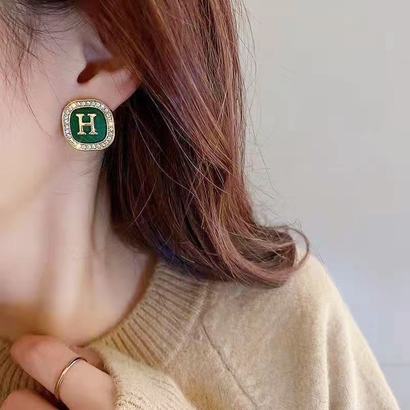 Anting Stud Desain Huruf H Warna Hijau Terang Gaya Retro Korea